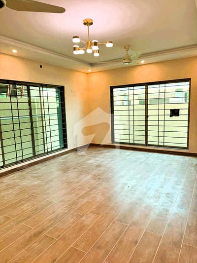 300 Sq Yards 5 Bed DD With Double Kitchen (Brigadier House) 300 Sq Yards 5 Bed DD With Double Kitchen (Brigadier House)