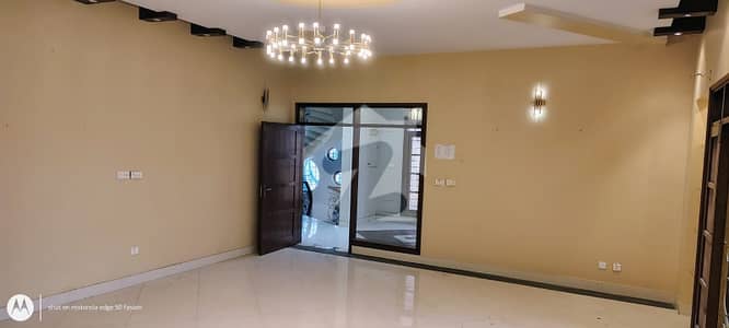 ڈی ایچ اے فیز 5 ڈی ایچ اے ڈیفینس,کراچی میں 6 کمروں کا 2 کنال مکان 8.5 لاکھ میں کرایہ پر دستیاب ہے۔
