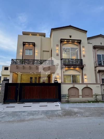 7 Marla Designer House Available For Sale In Usman Block