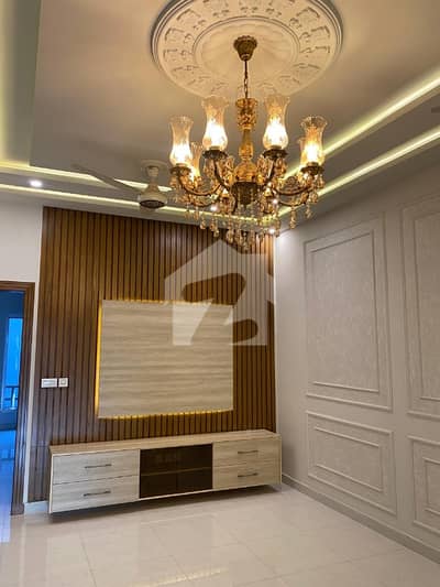 10 Marla Brand New House For Rent