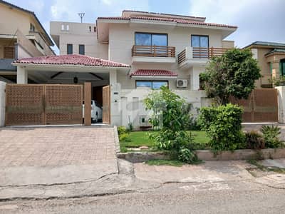 1 Kanal Owner Built Triple Story House On Excellent Location Of E-11/4