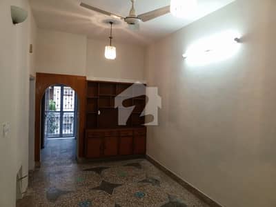 House Available For Rent In Satellite Town