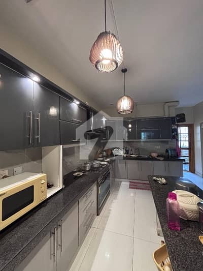 FLAT FOR SALE IN GULSHAN E IQBAL BLOCK 17