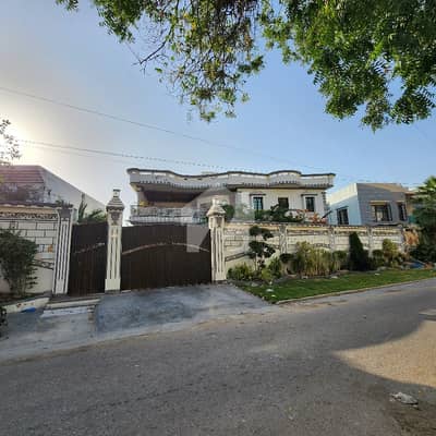 LUXURIOUS, WIDE FRONTAGE 1200 YARD HOUSE IN PRIME LOCATION