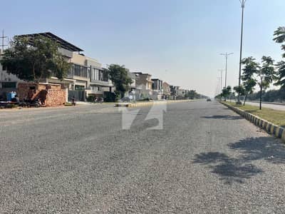 T Block 1 kanal Plot Ideal Location Near to Carrefour Available for Sale