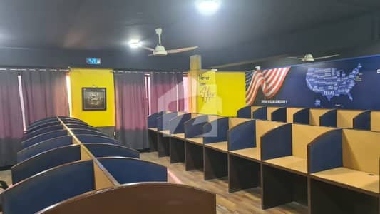 شاہراہِ فیصل کراچی میں 18 مرلہ Studio دفتر 3.5 لاکھ میں کرایہ پر دستیاب ہے۔