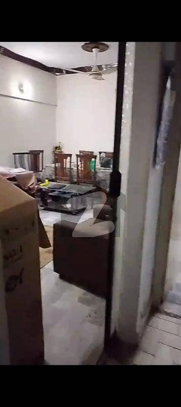 گلشن اقبال - بلاک 13 / D-3 گلشنِ اقبال,گلشنِ اقبال ٹاؤن,کراچی میں 3 کمروں کا 6 مرلہ فلیٹ 1.2 کروڑ میں برائے فروخت۔