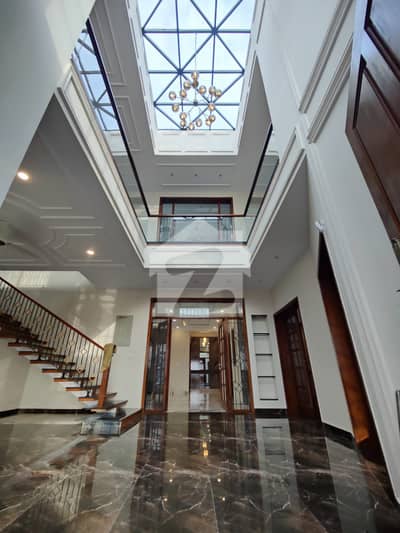 1 Kanal Designer House Available For Rent