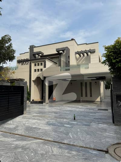 1 KANAL ELEGANT AND FULLY MAINTAINED SUPER HOT LOCATED BUNGALOW IS AVAILABLE IN THE BEST BLOCK OF DHA LAHORE