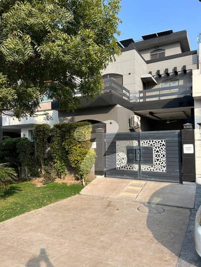 8 MARLA ELEGANT AND FULLY MAINTAINED SUPER HOT LOCATED BUNGALOW IS AVAILABLE IN THE BEST BLOCK OF DHA LAHORE | 12 KVA SOLAR INSTALLED