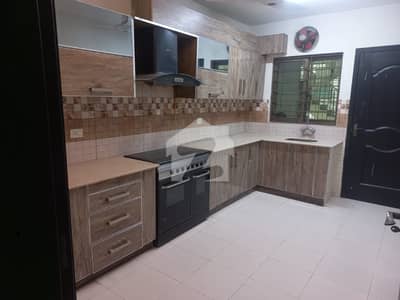 10 MARLA 3 BED FLAT AVAILABLE FOR RENT WITH GAS IN ASKARI 11