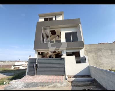 5.75 MARLA FULL DOUBLE STOREY HOUSE 4 BED 4 WASHROOMS 2 DRING 2 DINING 2 KITCHEN CARPOURCH IN SNOOBER CITY VERY REASONBLE PRICE