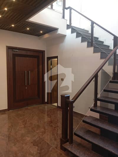 1 KANAL LUXURY HOUSE NEAR TO PARK AVAILABLE FOR SALE