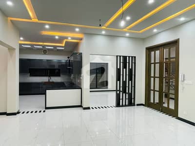 1 KANAL LUXURY HOUSE AVAILABLE FOR SALE