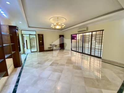 ایف ۔ 8 اسلام آباد میں 6 کمروں کا 2 کنال مکان 10.0 لاکھ میں کرایہ پر دستیاب ہے۔