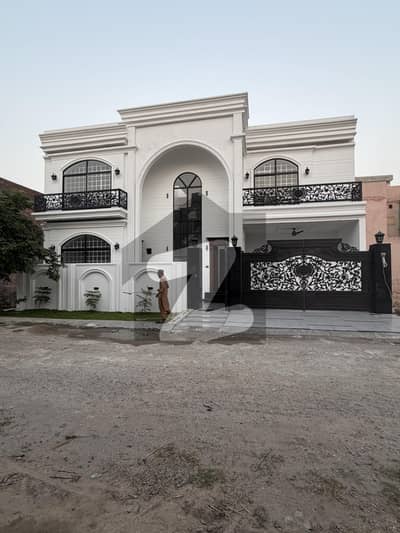 ریور گارڈن ہاوسنگ سکیم جی ٹی روڈ,گجرات میں 6 کمروں کا 10 مرلہ مکان 4.99 کروڑ میں برائے فروخت۔