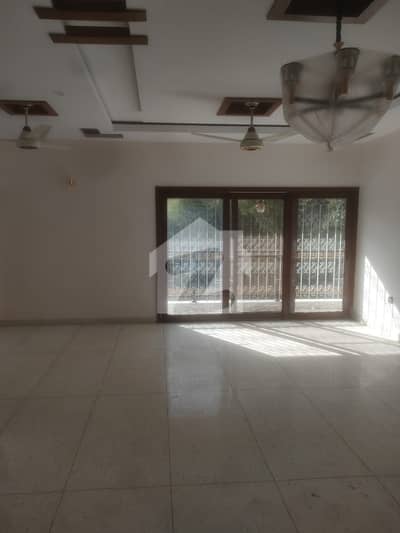 BYJHS AMIR KHUSRO ROAD UPPER PORTION FOR RENT