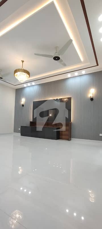 ٹاپ سٹی 1 اسلام آباد میں 6 کمروں کا 10 مرلہ مکان 4.95 کروڑ میں برائے فروخت۔