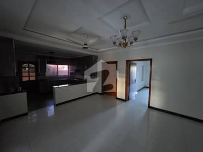 ٹاپ سٹی 1 اسلام آباد میں 5 کمروں کا 10 مرلہ مکان 4.1 کروڑ میں برائے فروخت۔