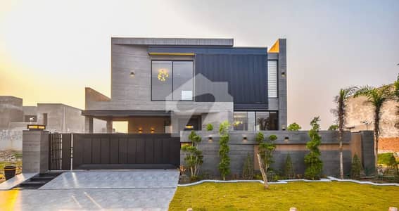 (URGENT SALE OWNER NEEDY) 1 KANAL FULL LUXURIOUS HOUSE FOR SALE AT PRIME LOCATION OF DHA