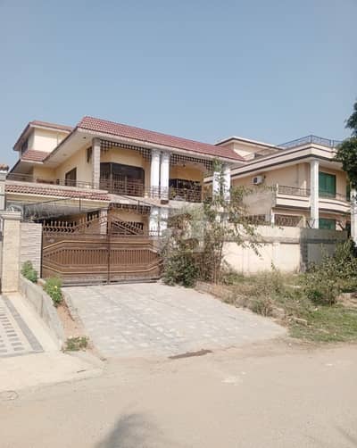 F11/2 House For Sale 666 Syd's