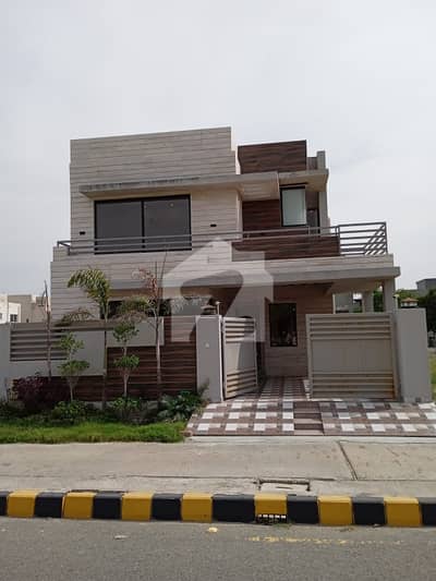 ON MAIN 70-FEET ROAD 8 MARLA WITH BASEMENT ELEGANT AND FULLY MAINTAINED SUPER HOT LOCATED BUNGALOW IS AVAILABLE IN THE BEST BLOCK OF DHA LAHORE.