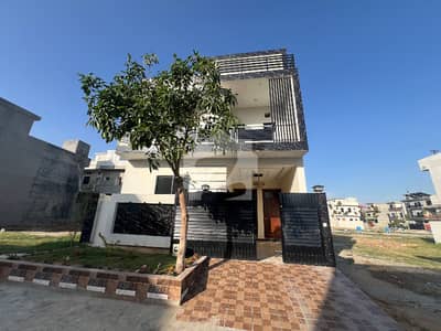 فیصل ٹاؤن فیز 1 فیصل ٹاؤن - ایف ۔ 18,اسلام آباد میں 4 کمروں کا 5 مرلہ مکان 2.6 کروڑ میں برائے فروخت۔