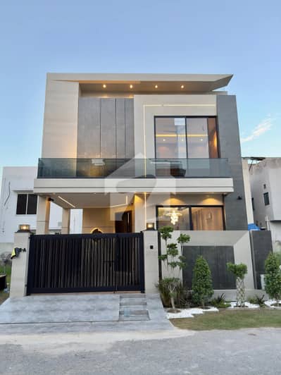 5 MARLA ULTRA MODREN HOUSE NEAR TO PARK DIRECT MAIN TO APPROACH IN DHA PHASE 5 MARLA ULTRA MODREN HOUSE NEAR TO PARK DIRECT MAIN TO APPROACH IN DHA PHASE