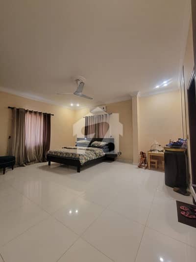 250YARDS DUPLEX FOR SALE IN DHA PHASE 8. MOST PRIME LOCATION IN DHA KARACHI