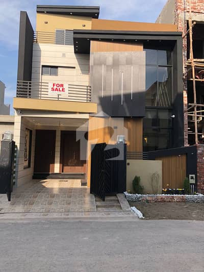 5 Marla Brand New Modern Design Lavish House For Sale In Park View City Lahore | For Discounted Price And Original Pictures Download The App "Signature Lands". 5 Marla Brand New Modern Design Lavish House For Sale In Park View City Lahore | For Discounted Price And Original Pictures Download The App "Signature Lands".