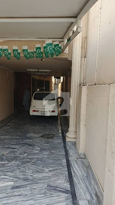 A Very Well Maintained 5 Bedrooms House With 3 Shops Generating Rental Income For Sale A Very Well Maintained 5 Bedrooms House With 3 Shops Generating Rental Income For Sale
