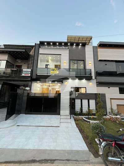 5 Marla Brand New Modern Design Lavish House For Sale In Park View City Lahore | For Discounted Price And Original Pictures Download The App "Signature Lands". 5 Marla Brand New Modern Design Lavish House For Sale In Park View City Lahore | For Discounted Price And Original Pictures Download The App "Signature Lands".