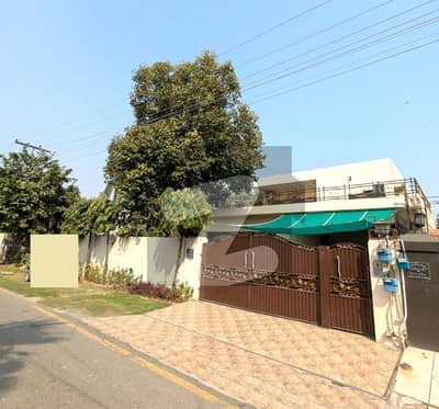 2 Kanal Used Modern Design 6-Bedroom Double Unit Owner Build Well Maintained Bungalow For Sale At Prime Location Of Dha Lahore Near To Park Masjid & Commercial Market .