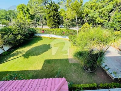Luxurious Villa On Extremely Prime Location Available For Rent In Islamabad