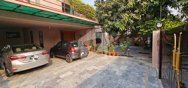 One Kanal Used Modern Design Owner Build Bungalow For Sale At Prime Location Of DHA Lahore Near To Park Masjid & Commercial Market. One Kanal Used Modern Design Owner Build Bungalow For Sale At Prime Location Of DHA Lahore Near To Park Masjid & Commercial Market.