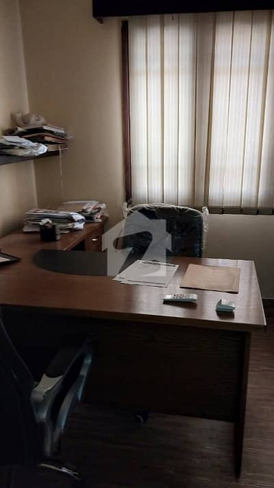 پی ای سی ایچ ایس بلاک 6 پی ای سی ایچ ایس,جمشید ٹاؤن,کراچی میں 5 کمروں کا 1 کنال زیریں پورشن 2.5 لاکھ میں کرایہ پر دستیاب ہے۔
