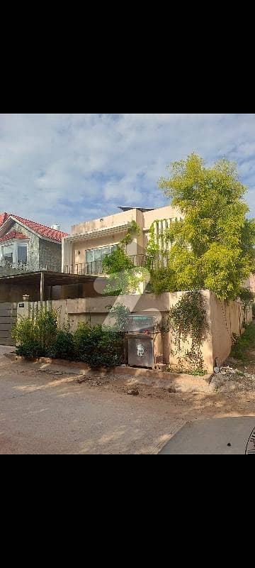 بنی گالہ اسلام آباد میں 6 کمروں کا 1 کنال مکان 8.5 کروڑ میں برائے فروخت۔