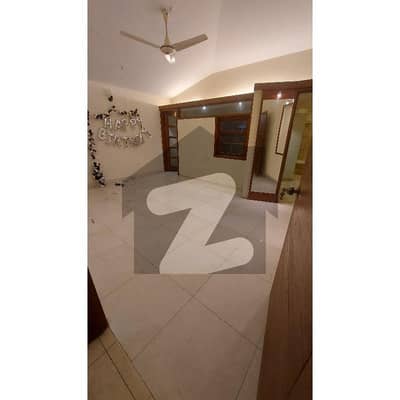 باتھ آئی لینڈ کراچی میں 4 کمروں کا 10 مرلہ مکان 7.5 کروڑ میں برائے فروخت۔