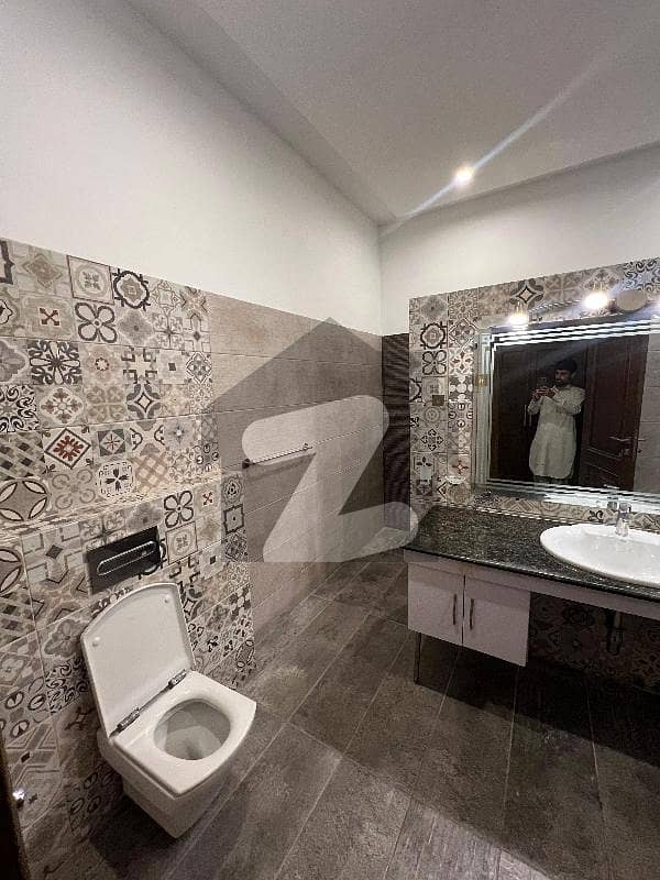 32 32