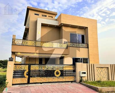 بحریہ ٹاؤن فیز 8 بحریہ ٹاؤن راولپنڈی,راولپنڈی میں 5 کمروں کا 10 مرلہ مکان 3.5 کروڑ میں برائے فروخت۔