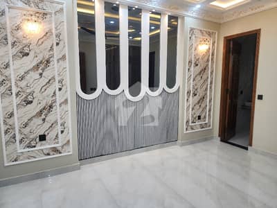 Elegent House Wide Parking Garrage Near School,Market 5 Marla House ,Owner Build Elegent House Wide Parking Garrage Near School,Market 5 Marla House ,Owner Build