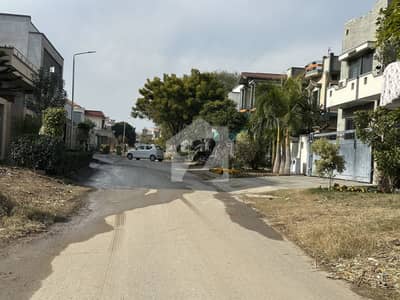 10 Marla Plot For Sale