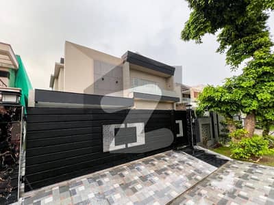 KANAL SLIGHTLY USE ULTRA MODERN BUNGALOW FOR SALE