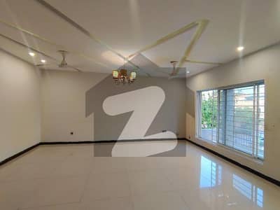 E-11/3 Mind Blowing Location What A Outstanding Upper Portion For Rent