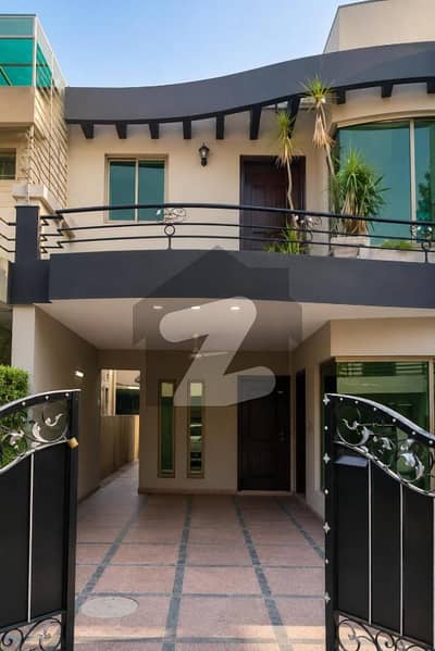 **Well-Maintained 9.5 Marla House for Sale in Green City Block A** **Well-Maintained 9.5 Marla House for Sale in Green City Block A**