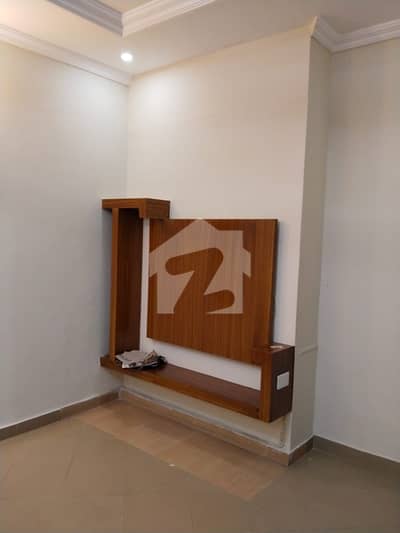 10 Marla Used House for Sale Near Park and Market & Back Of The Main Road in M Block Model Town Lahore