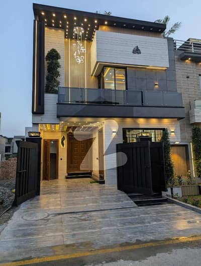 5 Marla Beautiful Brand New House Available in Park View City Lahore