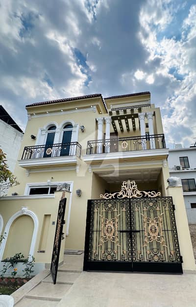 5 Marla Luxury House Facing Park For Sale In Parkview City Lahore