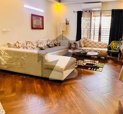 10 Marla BEAUTIFUL HOUSE In DHA Sector F.