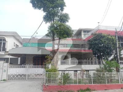 24 Marla THREE STOREY 8 BEDROOMS HOUSE . 24 Marla THREE STOREY 8 BEDROOMS HOUSE .